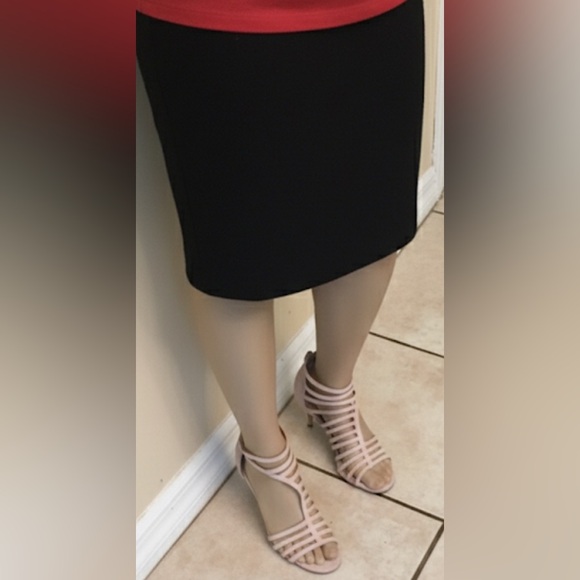 Vince Camuto Cream color Strappy Sandal 3 1/4” Heel size 9 - Picture 2 of 16